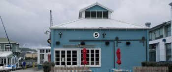 Морской ресторанчик в порту Веллингтона.