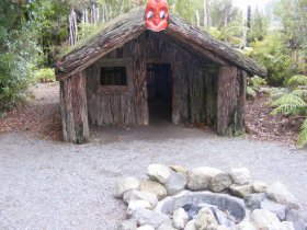 традиционное жилище маори в Новой Зеландии